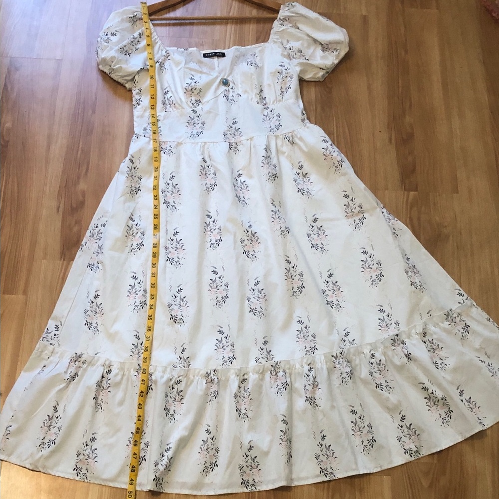 SHEIN White Floral Woman Dress